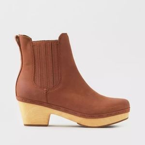 NIB Frye Odessa Chelsea Clog Boots in Rust